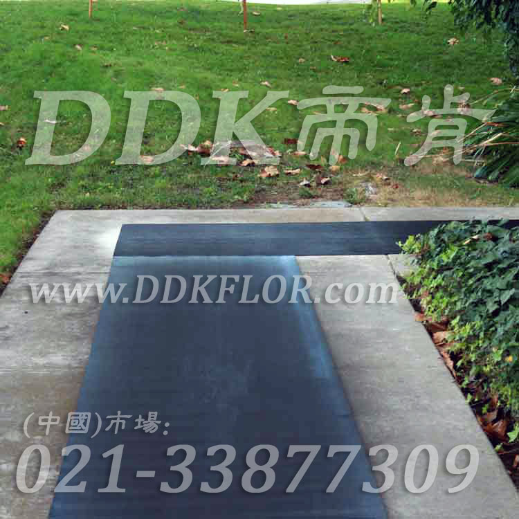 黑色户外走道防滑地毯卷材（5）样板图片,帝肯(DDK)_S450_660（室外地面防滑地毯材料）效果图,室外地垫,室外地板胶,室外地板革,室外地毯,室外地胶,室外塑料地毯,室外塑胶地板,室外橡胶地板,室外防水地板,室外防滑地垫,室外防滑地毯,室外防滑垫,弹性地胶,户外地胶,户外地毯,户外地垫,户外绿色地毯,户外塑胶地毯,地胶,走道地垫,走道地毯,走道垫,通道地毯,过道地毯,过道防滑垫,橡胶防滑地毯,防滑地毯,塑料防滑地毯