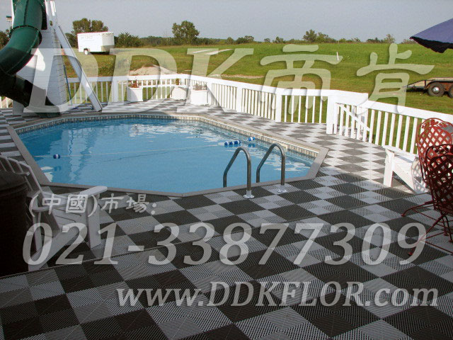 室外花园及泳池四周地面防滑塑胶地砖材料（7）_灰白相拼组合