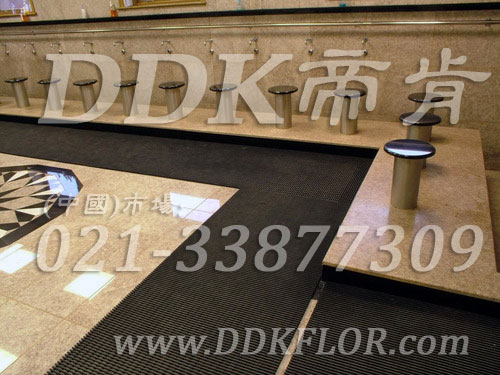 帝肯(DDK)_1900_337（浴室及更衣间地面防滑材料）浴室防滑地胶,浴室防滑垫,浴室防滑疏水砖,浴池防滑地垫,浴池防滑垫,淋浴房防滑垫,卫浴防滑垫,浴室pvc格栅地板,