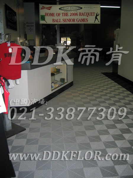 经典灰（2）快速拼装型办公室地板砖样板图片,帝肯(DDK)_8100_8850（办公室地面装修材料）效果图,办公室pvc地板,办公室地板,办公室地板砖,办公室地板胶,办公室地胶,办公室塑胶地板,办公室片材地板