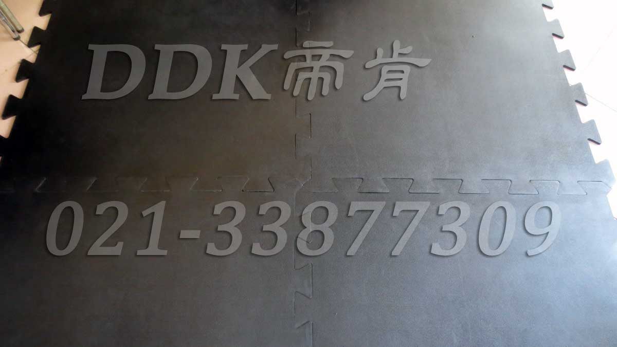 重型抗压防震工业地板材料样板图片,帝肯(DDK)_4100（Honda|宏达）效果图，抗压地垫,抗压地板,耐压地板,耐压耐磨地毯,耐重压地垫,耐重压地板,胶垫,脚垫,工业地板砖,车间地板砖,维修车间地板,车间地板防护垫,pvc工业地板,工业地板,工业地垫,工业地坪,工业地胶,工业地砖,工业地板胶,工厂地垫,工厂地板,工厂地板胶,工厂地毯,工厂脚垫,工业防滑垫,工厂用橡胶地垫,汽车维修车间用地板,车间地板,车间橡胶地板,车间橡胶垫,车间用地板胶,车间防滑地垫,车间防滑垫,车间防砸地板,软质地板,车间pvc地板,车间地坪,车间地垫,车间塑胶地板,车间地面胶皮,车间地胶垫,车间地毯,安全地胶,安全垫,安全橡胶地垫,安全防滑垫,耐磨地板,耐磨地垫,耐磨地胶,耐磨防滑地板,树皮纹,蛇皮纹