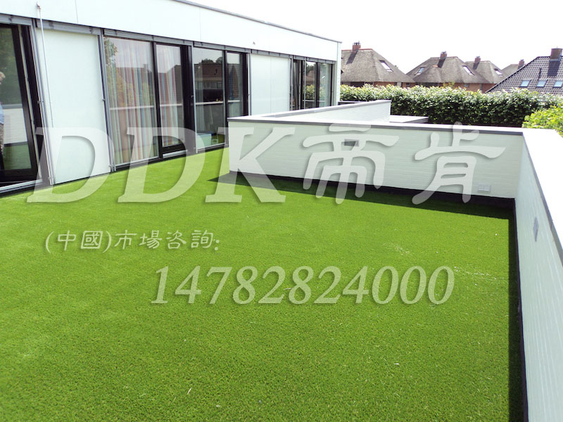 【户外平台铺什么】环保绿色的户外平台草坪地毯