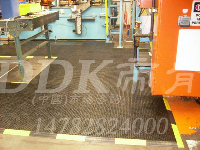 耐油防滑减震卡扣拼装互锁工厂用防滑PVC地垫颜色可定制 机床旁镂空地垫