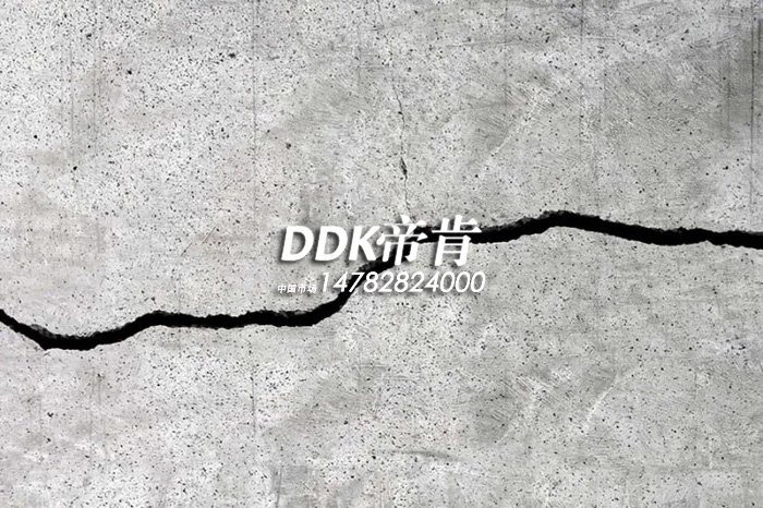 车间旧地板是怎么修补的？如何修复工厂受损的水泥地面裂缝？
