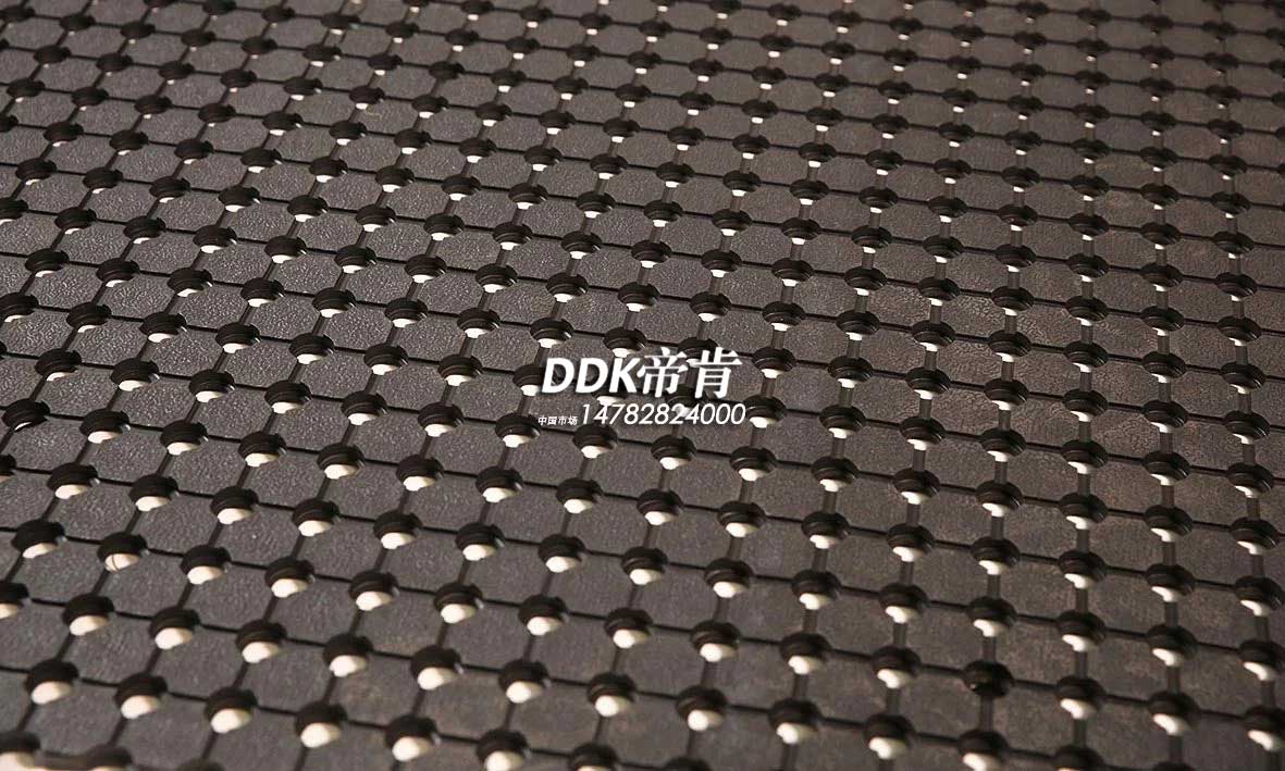 帝肯DDK_4500防滑橡胶地垫蜂窝孔洞疏水结构特写